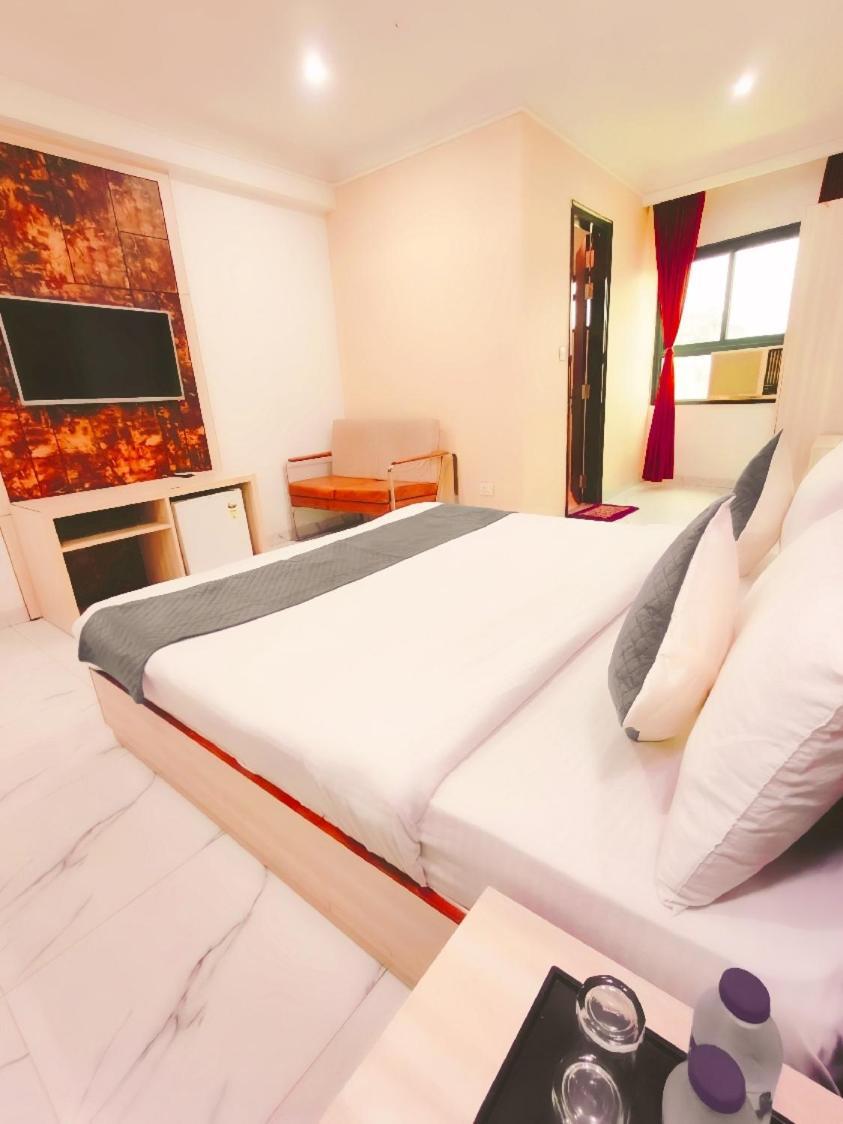 Hotel Almora Sky Near By Delhi International Airport With - Free Airport Pickup And Drop New Delhi Eksteriør bilde