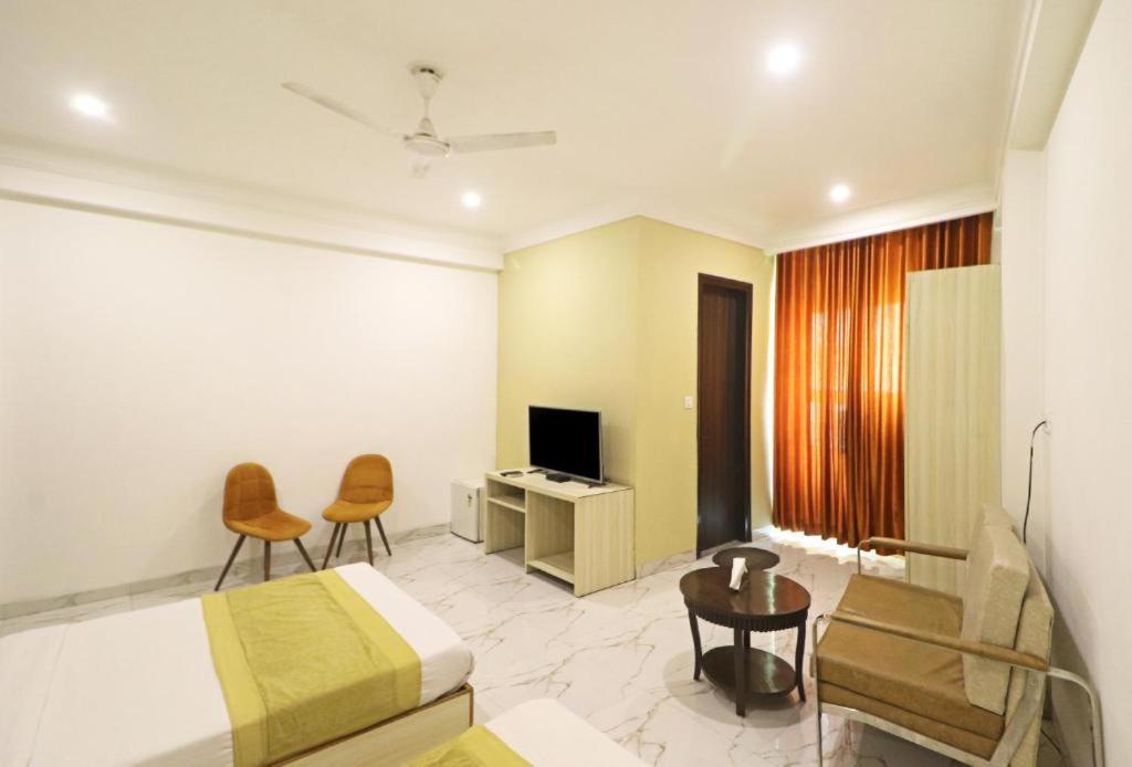 Hotel Almora Sky Near By Delhi International Airport With - Free Airport Pickup And Drop New Delhi Eksteriør bilde