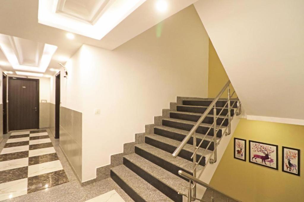 Hotel Almora Sky Near By Delhi International Airport With - Free Airport Pickup And Drop New Delhi Eksteriør bilde