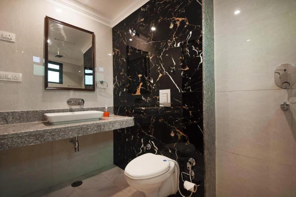 Hotel Almora Sky Near By Delhi International Airport With - Free Airport Pickup And Drop New Delhi Eksteriør bilde