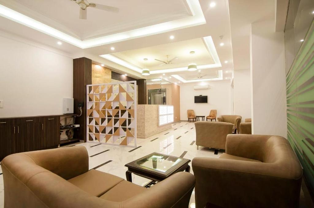 Hotel Almora Sky Near By Delhi International Airport With - Free Airport Pickup And Drop New Delhi Eksteriør bilde
