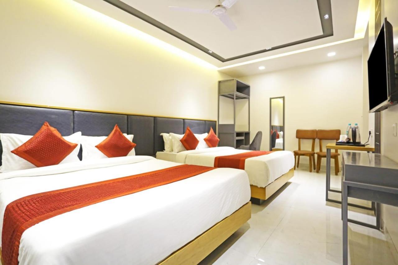 Hotel Almora Sky Near By Delhi International Airport With - Free Airport Pickup And Drop New Delhi Eksteriør bilde