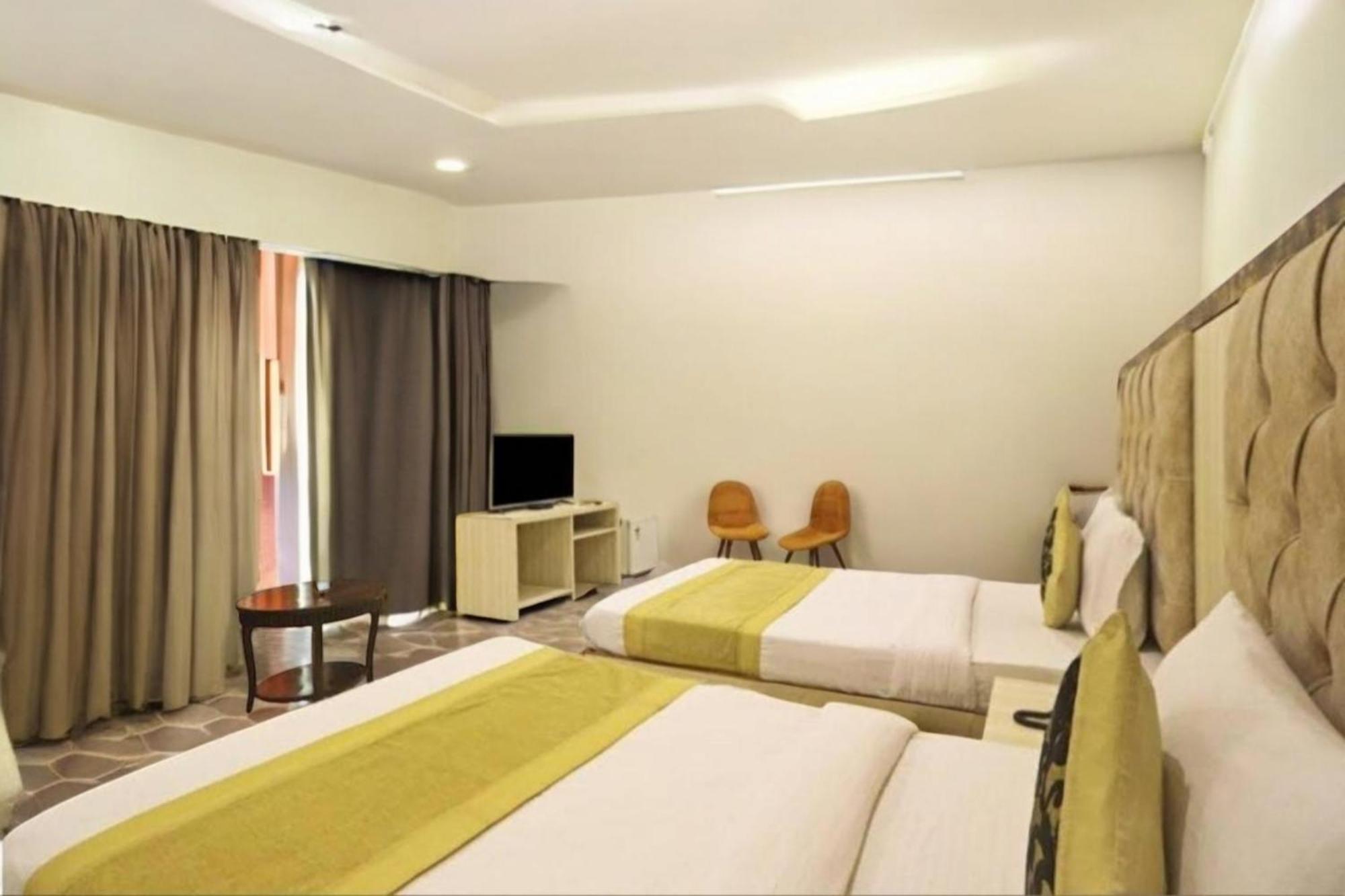 Hotel Almora Sky Near By Delhi International Airport With - Free Airport Pickup And Drop New Delhi Eksteriør bilde
