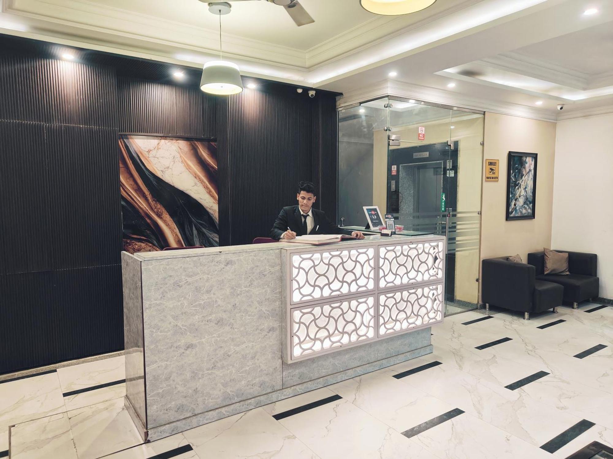 Hotel Almora Sky Near By Delhi International Airport With - Free Airport Pickup And Drop New Delhi Eksteriør bilde