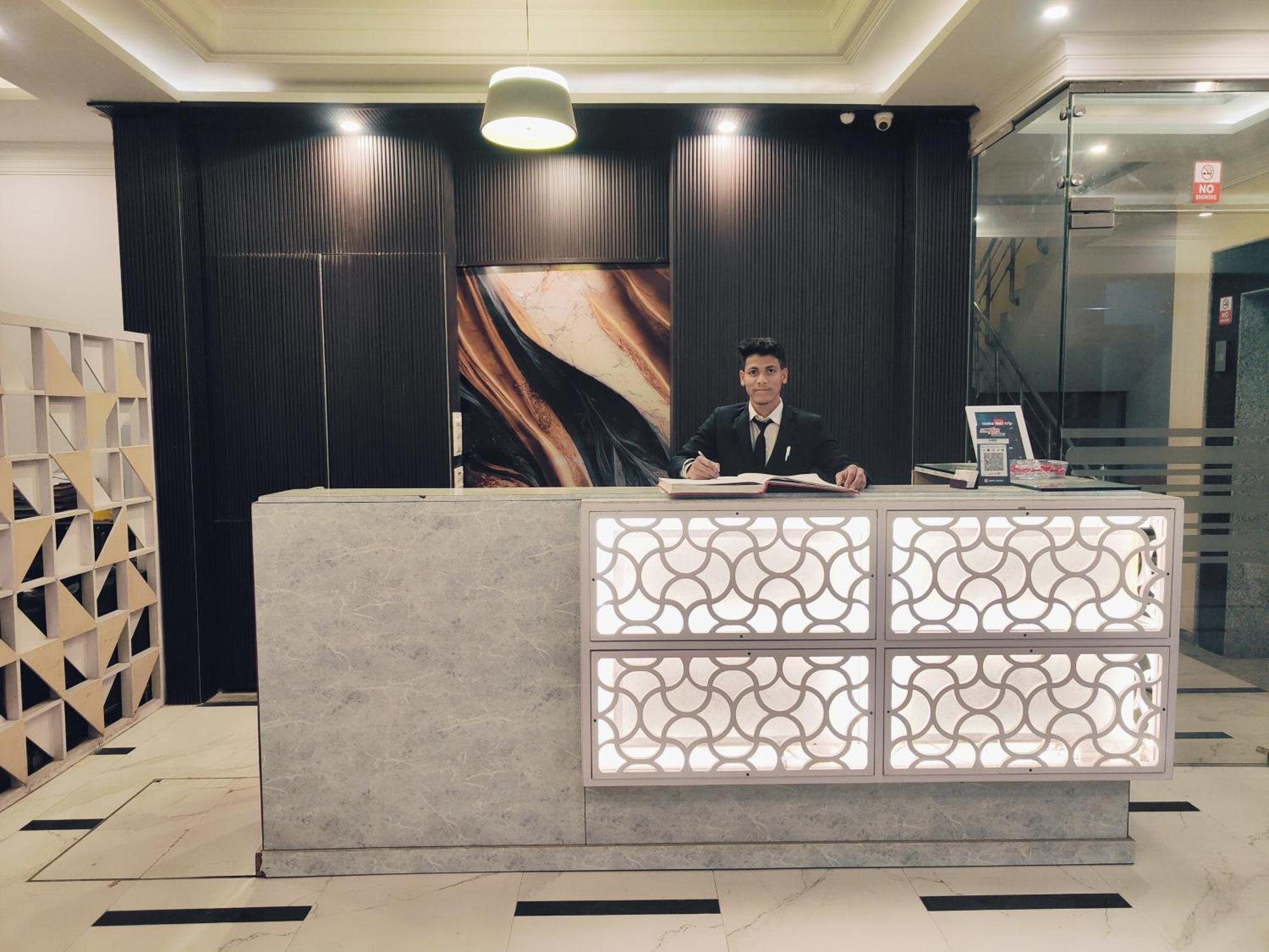 Hotel Almora Sky Near By Delhi International Airport With - Free Airport Pickup And Drop New Delhi Eksteriør bilde
