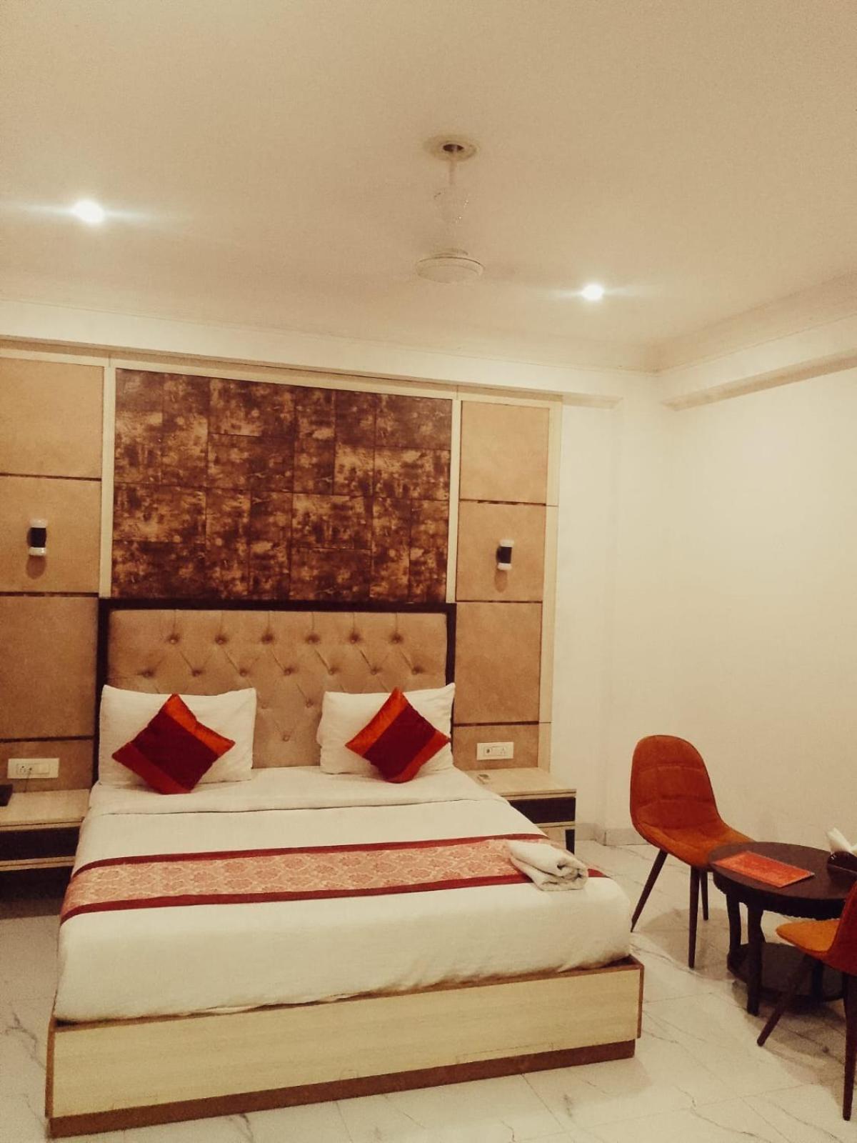 Hotel Almora Sky Near By Delhi International Airport With - Free Airport Pickup And Drop New Delhi Eksteriør bilde