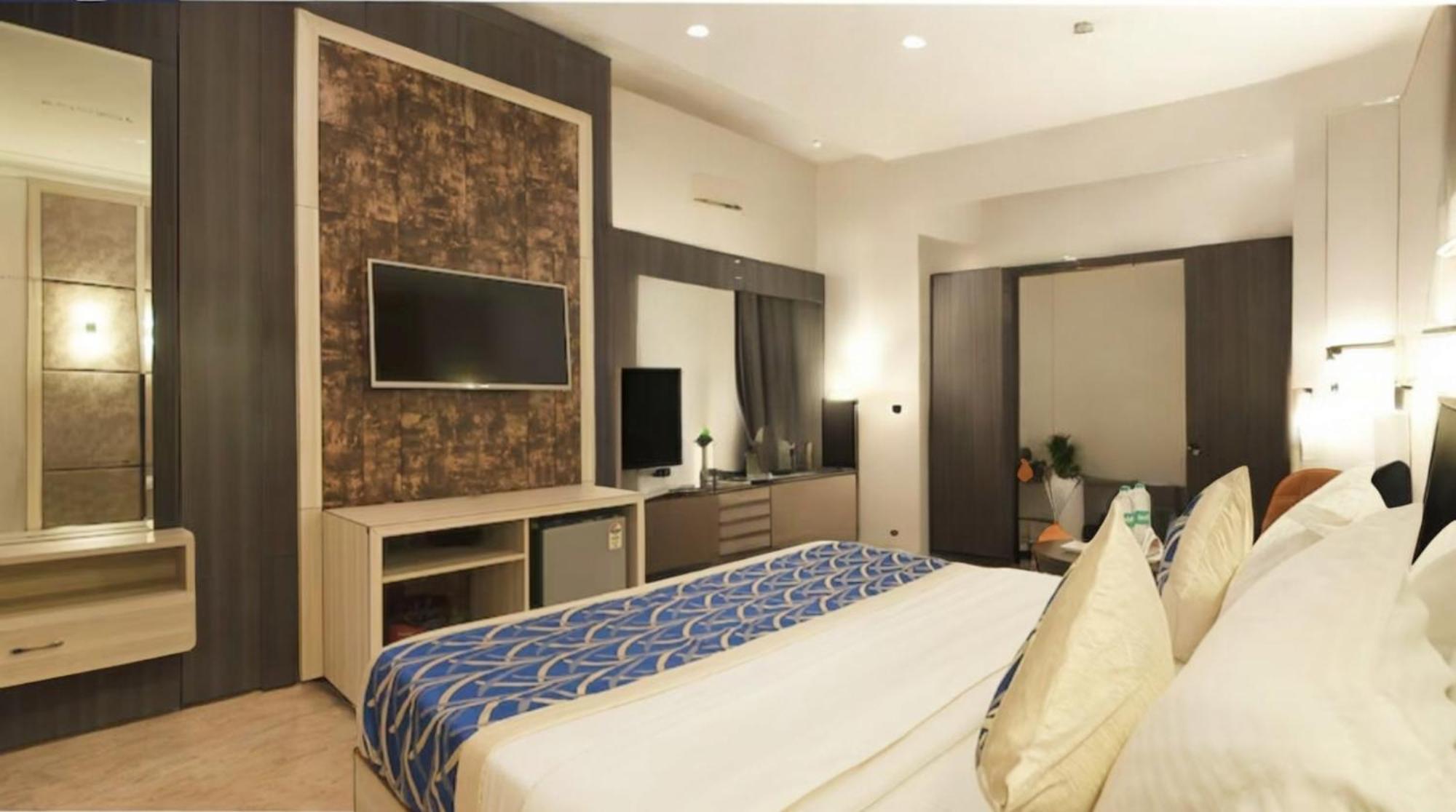 Hotel Almora Sky Near By Delhi International Airport With - Free Airport Pickup And Drop New Delhi Eksteriør bilde